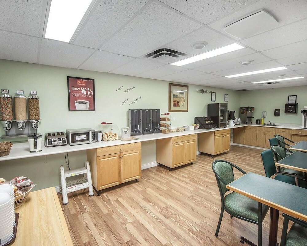 Фото Econo Lodge & Suites Hinton