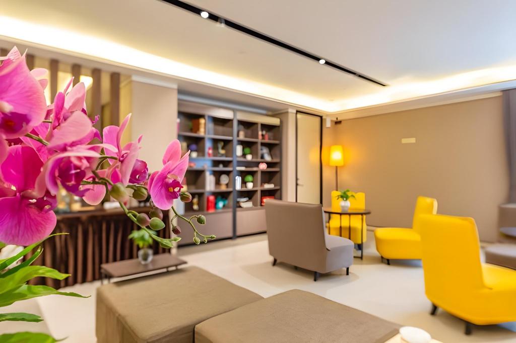 Фото Homeinn Plus Hotel (Beijing Guomao Heshenghui)