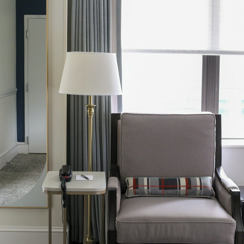 Фото The Dunhill Hotel