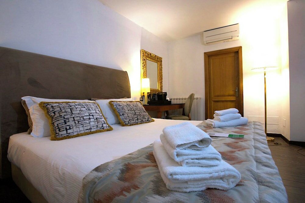 Фото St. Peter' Six Rooms & Suites