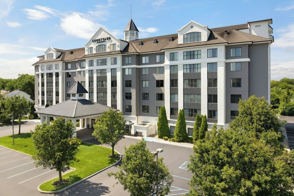 Фото Courtyard by Marriott Long Island MacArthur Airport