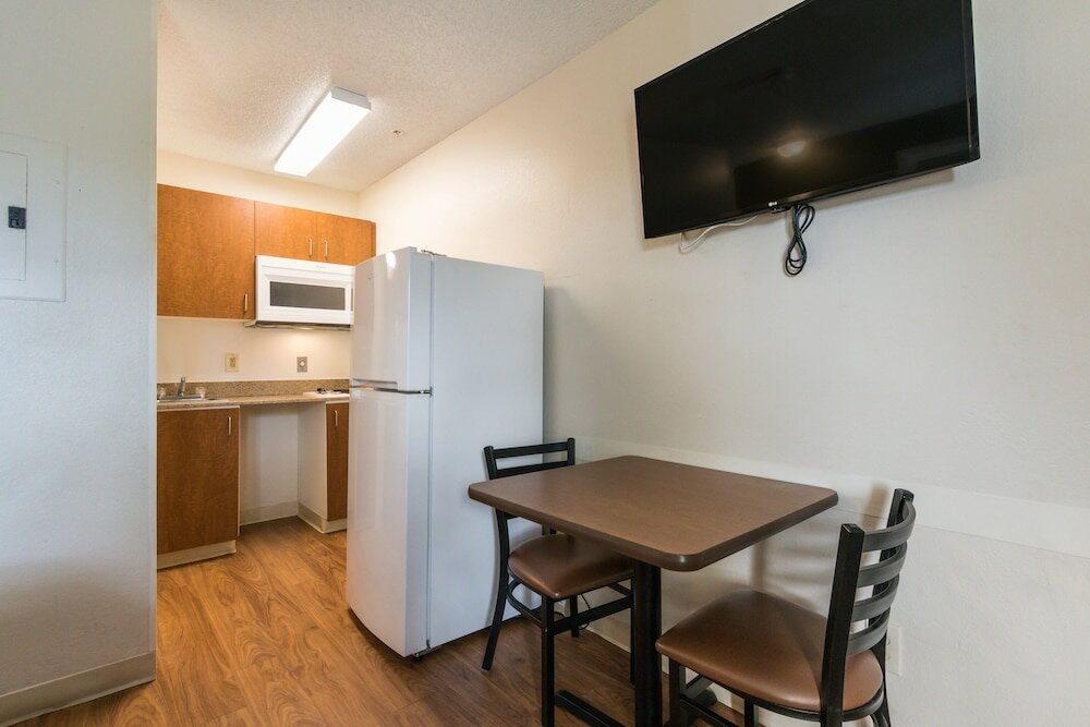 Фото HomeTowne Studios by Red Roof Fort Lauderdale