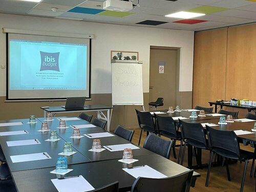 Гостиница Ibis budget Marne la Vallee Pontault Combault в Озуар-ла-Феррьер