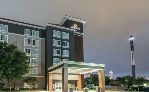 Гостиница La Quinta by Wyndham Arlington North 6 Flags Dr в Арлингтоне