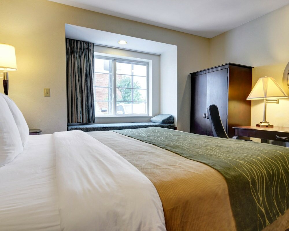 Фото Comfort Inn & Suites Airport Dulles - Gateway