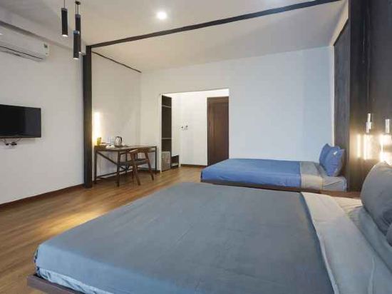 Фото The Garden Capsule Hotel