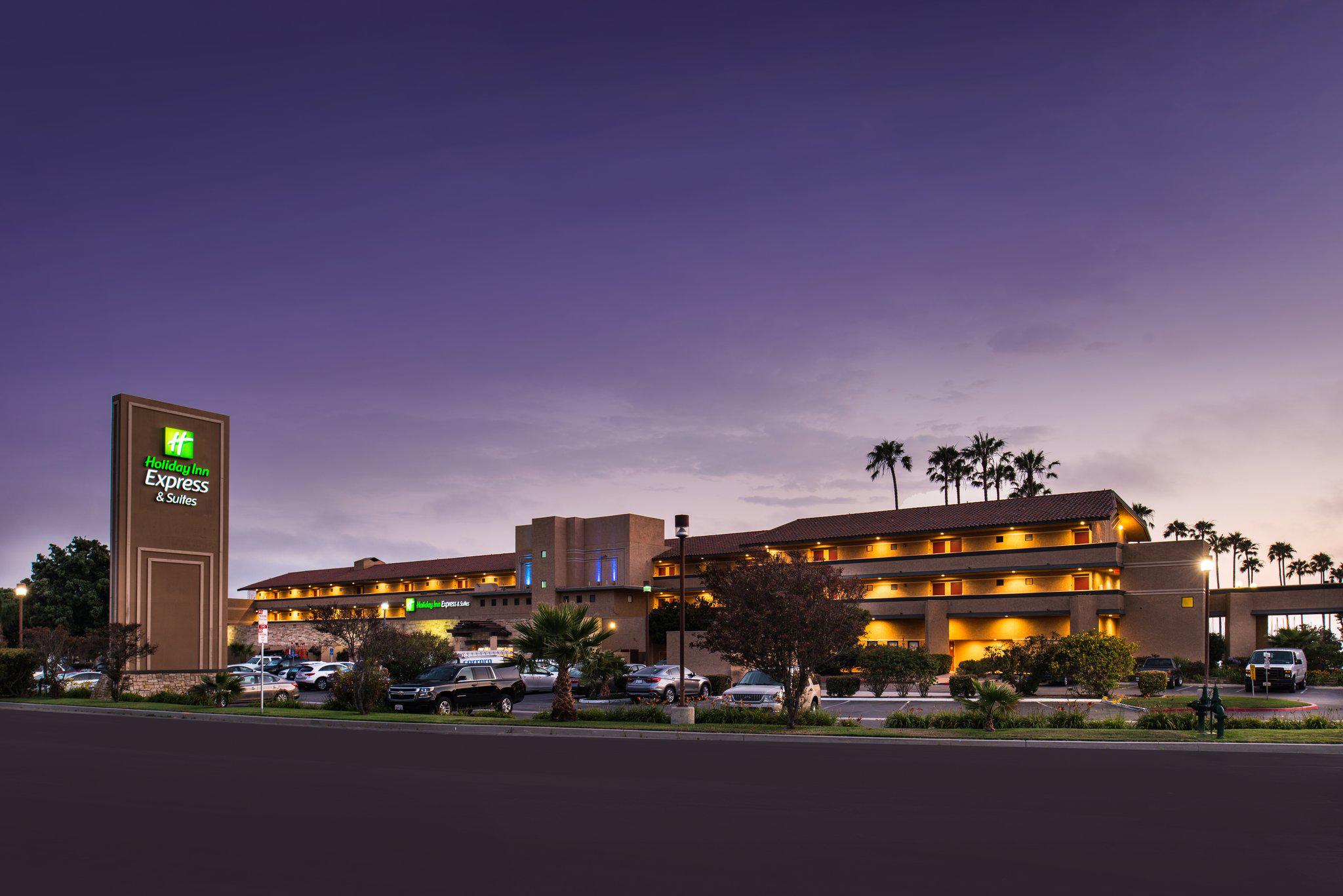 Фото Holiday Inn Express Hotel & Suites Ventura, an Ihg Hotel
