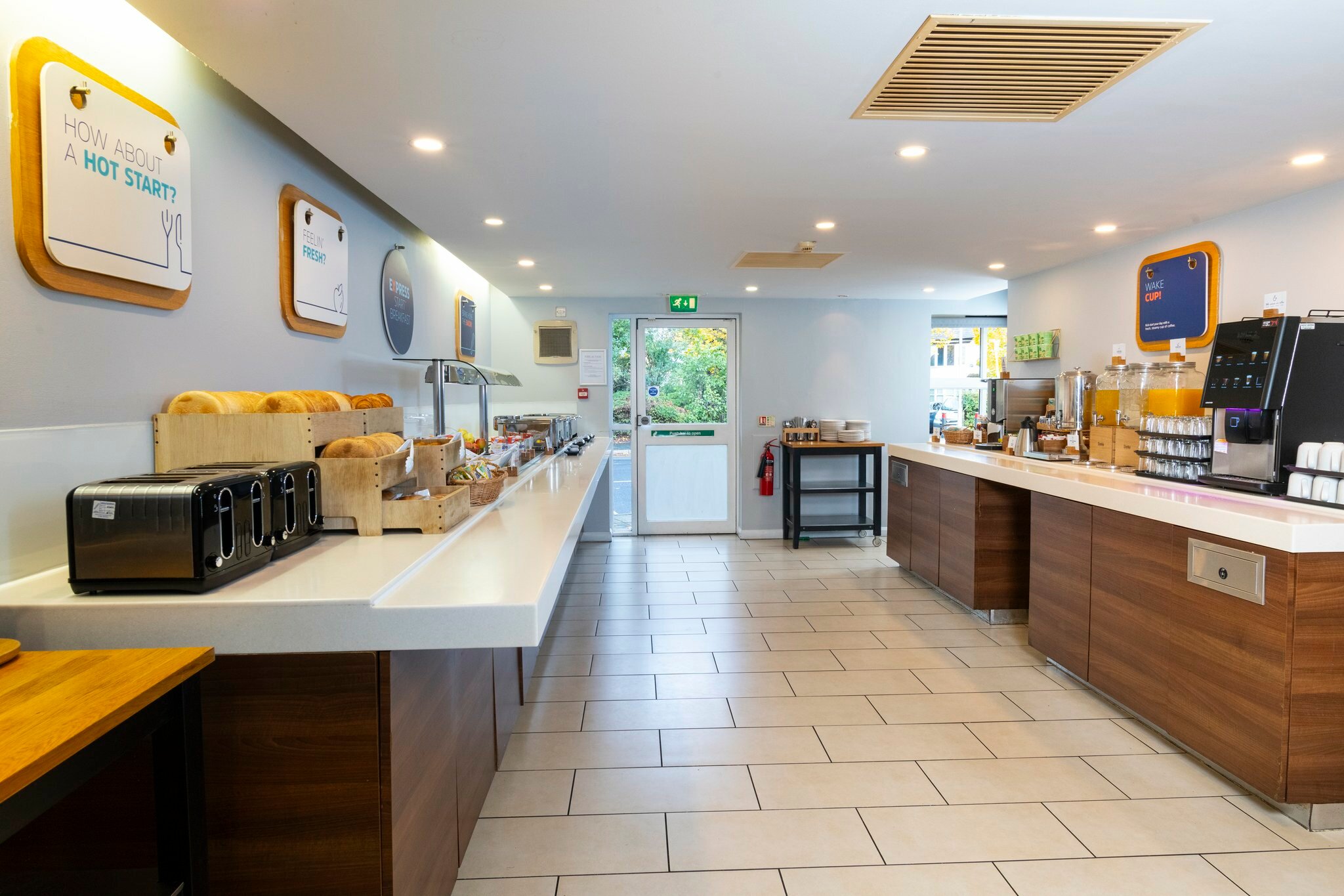Фото Holiday Inn Express Birmingham - Oldbury, an Ihg Hotel