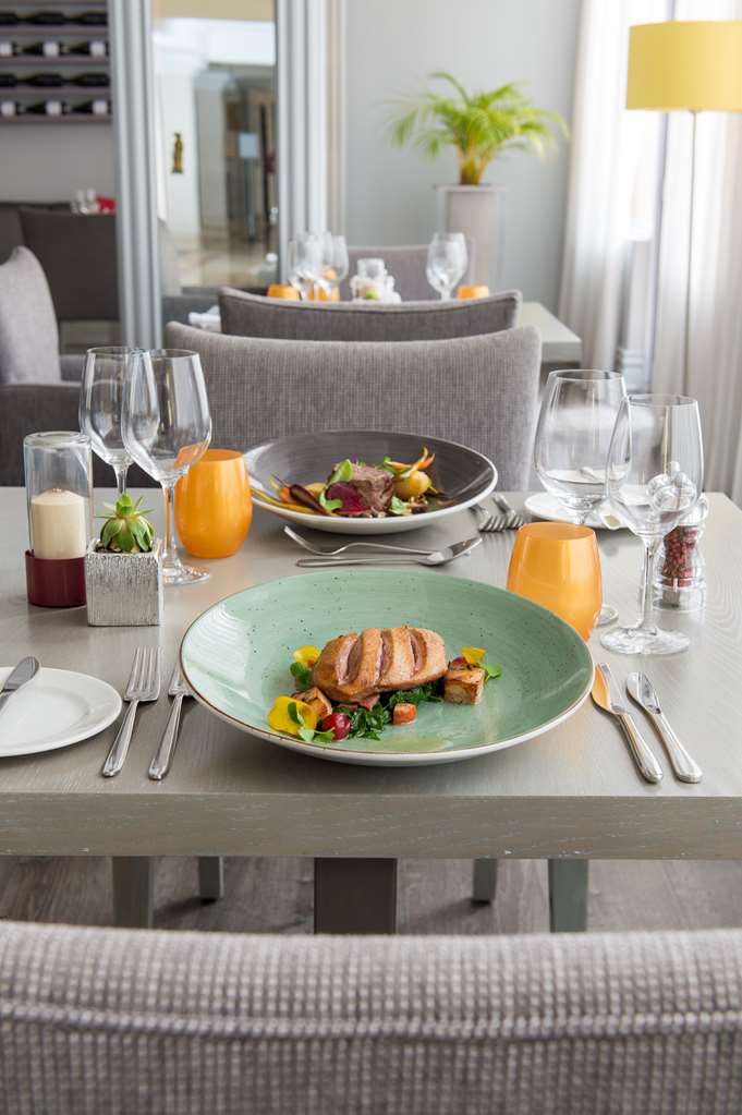Фото Radisson Blu Le Vendome Hotel, Cape Town