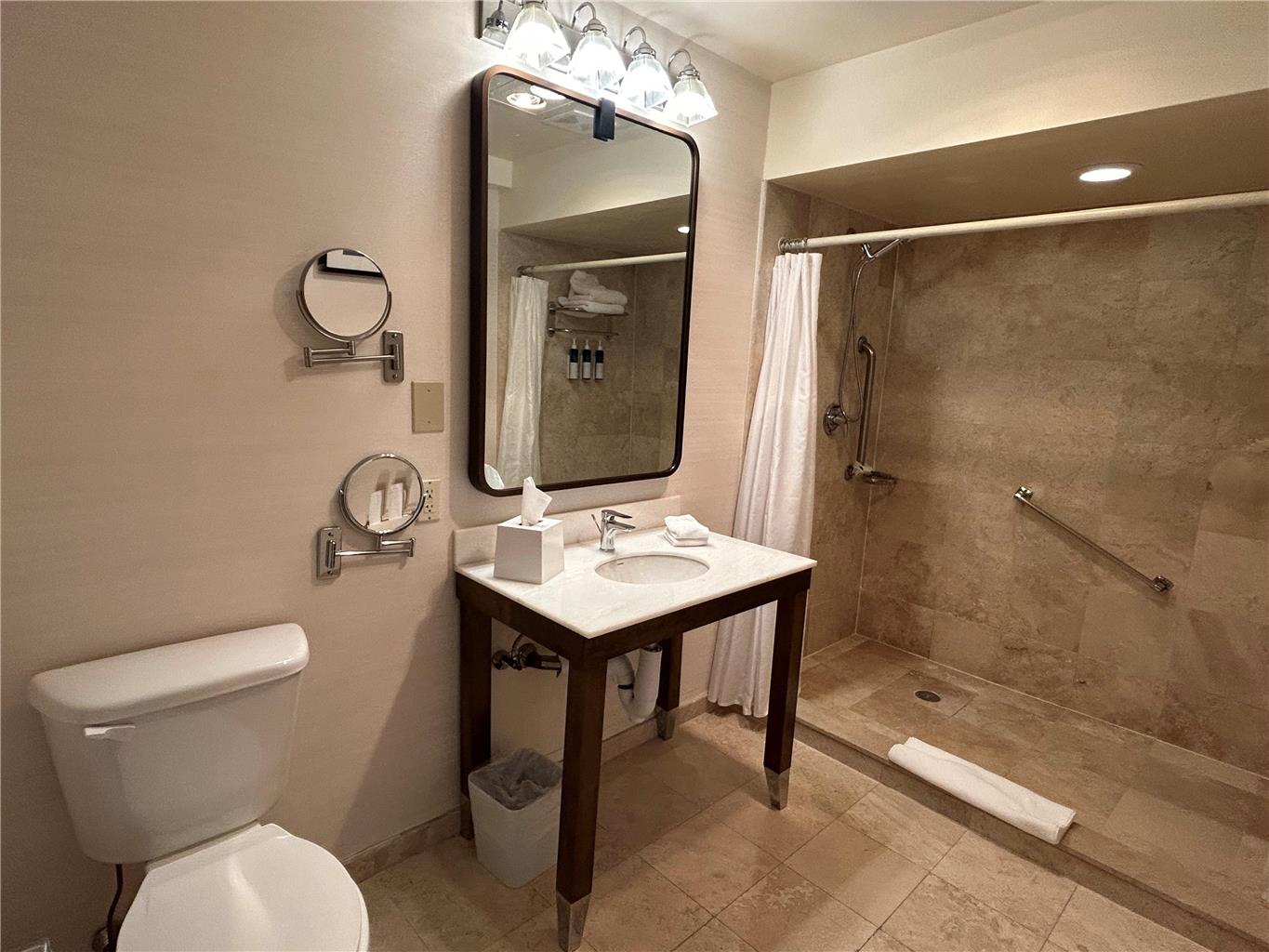 Фото Four Points by Sheraton Melville Long Island