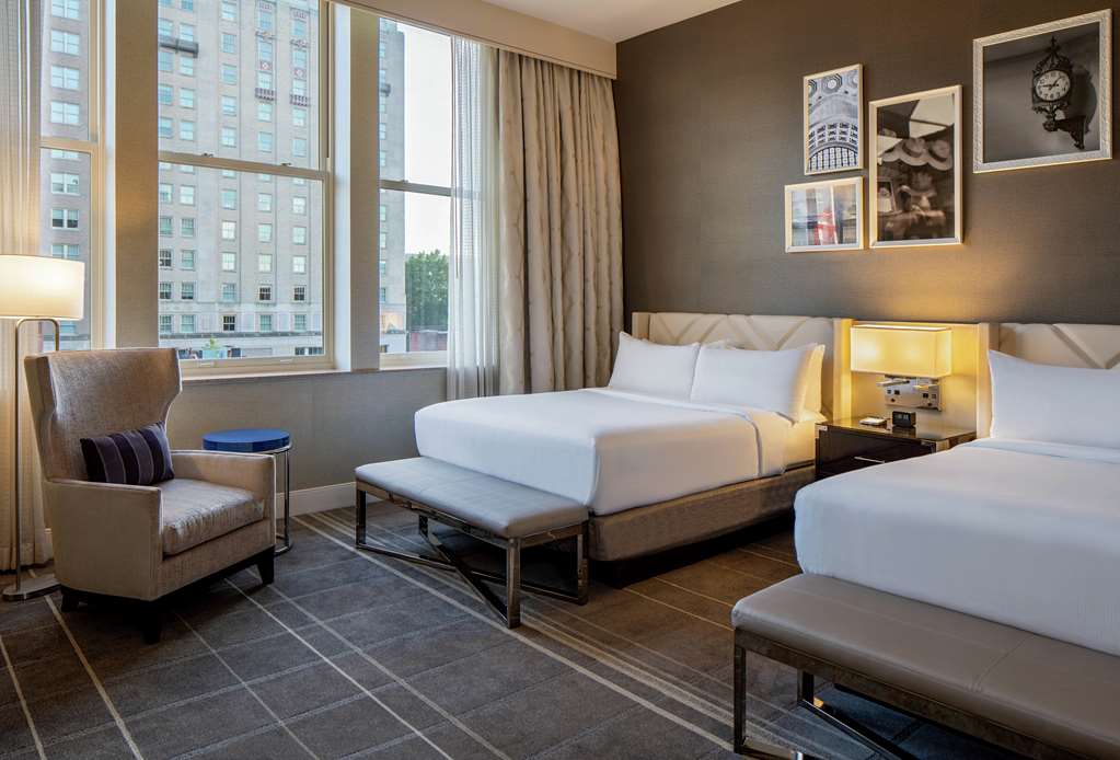 Фото Hilton Richmond Downtown