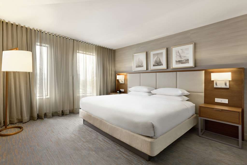 Фото DoubleTree Suites by Hilton Hotel Boston - Cambridge