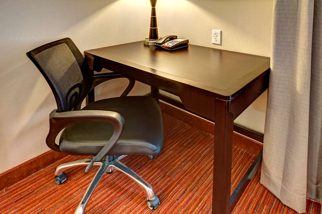 Фото Hampton Inn and Suites Ada