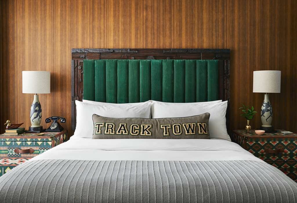 Фото Graduate Eugene