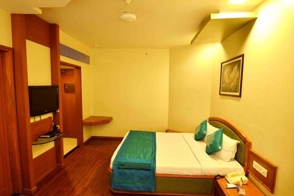 Фото Oyo Premium Nath Mandir South Tukoganj