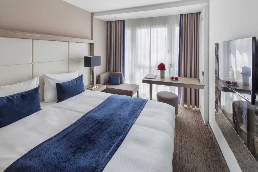 Фото The Alex Hotel