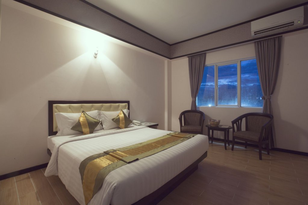 Фото Platinum River View Hotel