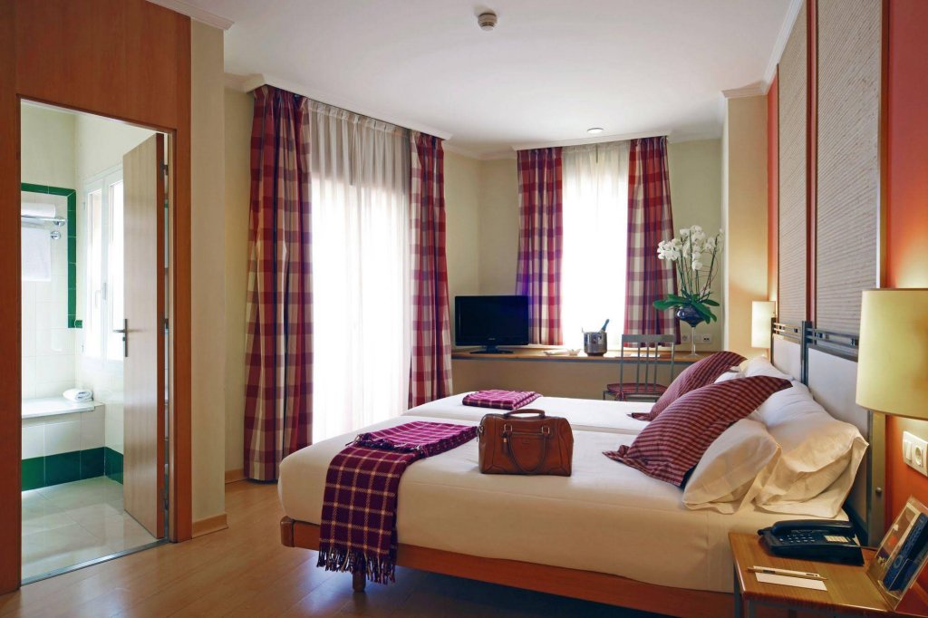 Фото Hotel Indigo Madrid - Princesa, an Ihg Hotel