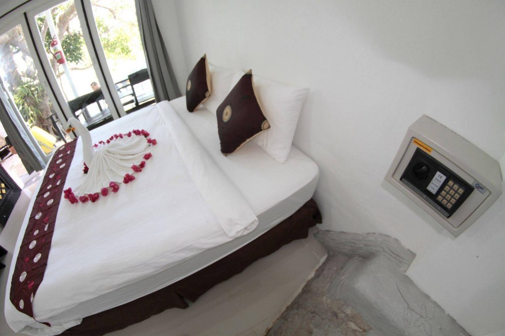 Фото Phi Phi Cozy Seafront Resort