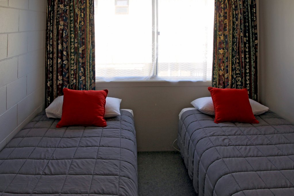 Фото Acacia Lakeview Motel