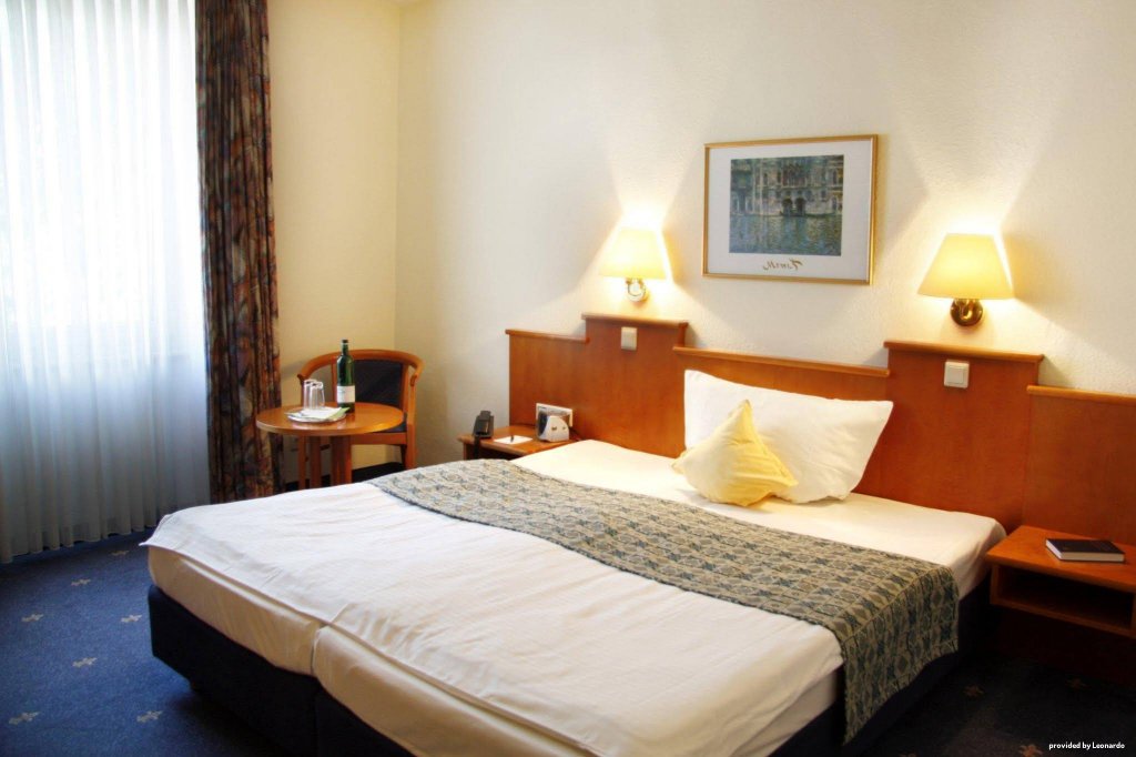 Фото  Sure Hotel by Best Western Ambassador Duesseldorf