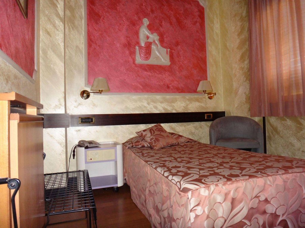 Фото Benny Hotel