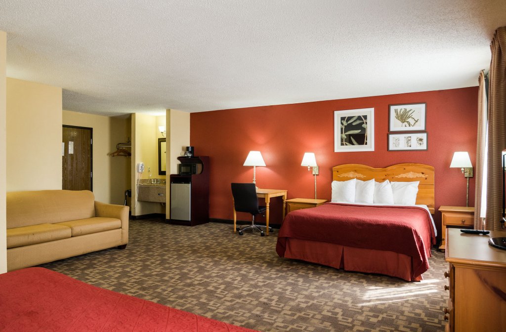 Фото Quality Inn I-70 at Wanamaker