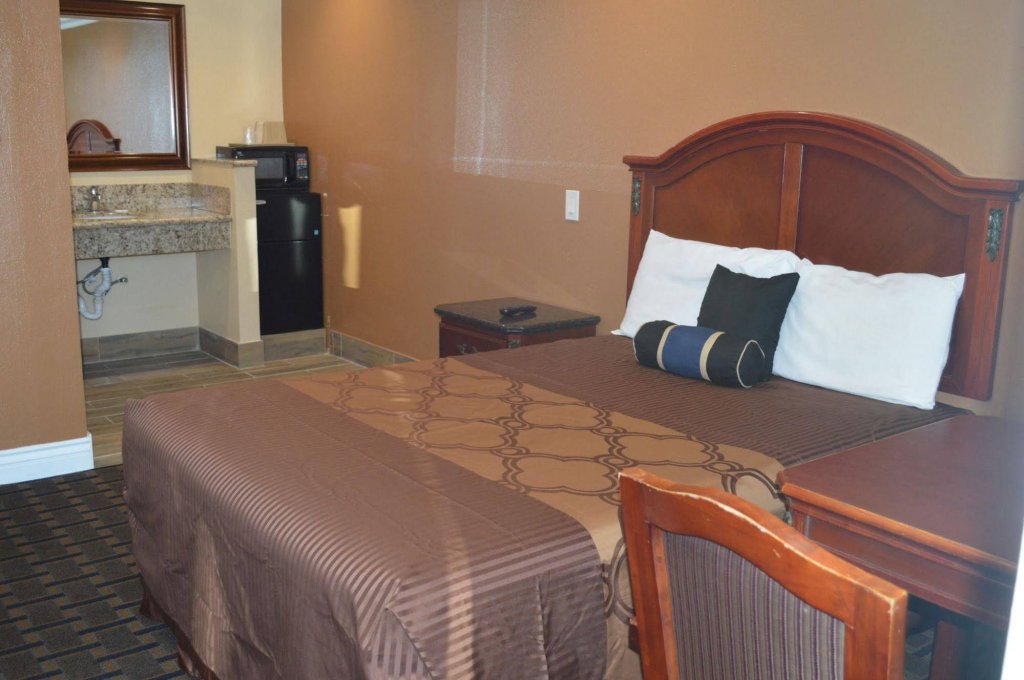 Фото Tustin Motor Lodge