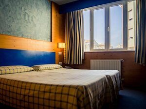 Hotel Bezana Lago (Cantabria, Calle Respuela, 4), hotel