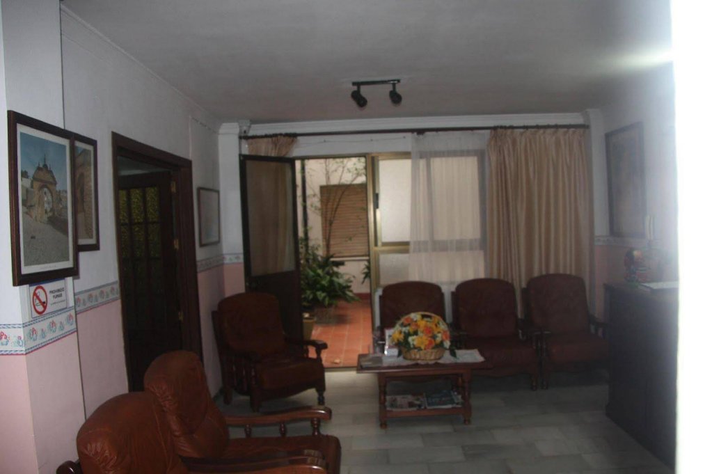 Фото Hotel Virgen de los Reyes