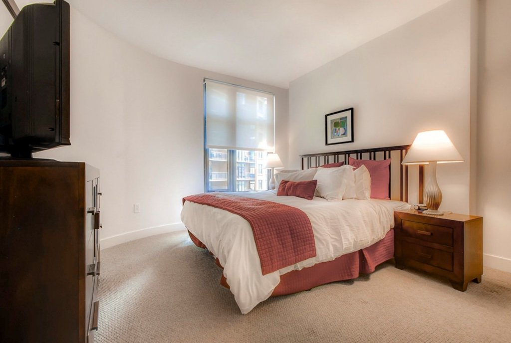 Фото Global Luxury Suites at The Convention Center