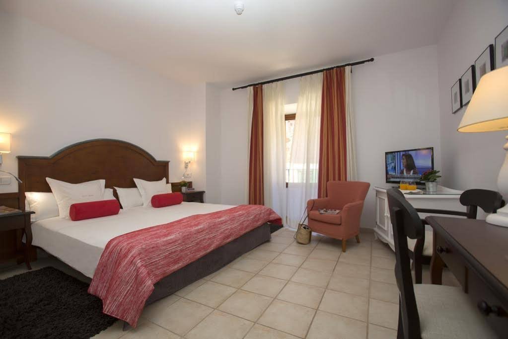 Фото Hotel Ca'l Bisbe