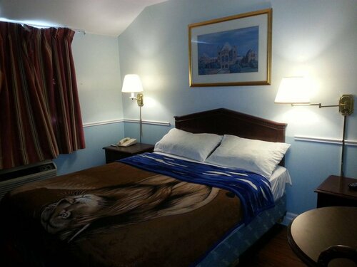 Гостиница Queensway Motel в Торонто