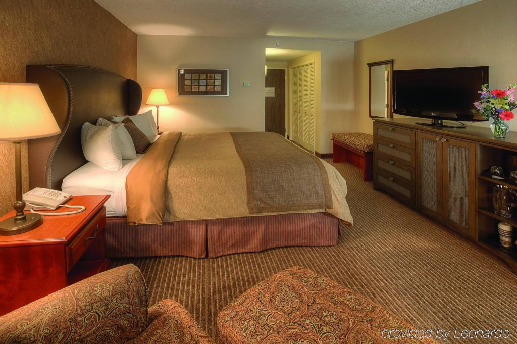 Фото Best Western Plus The Normandy Inn & Suites