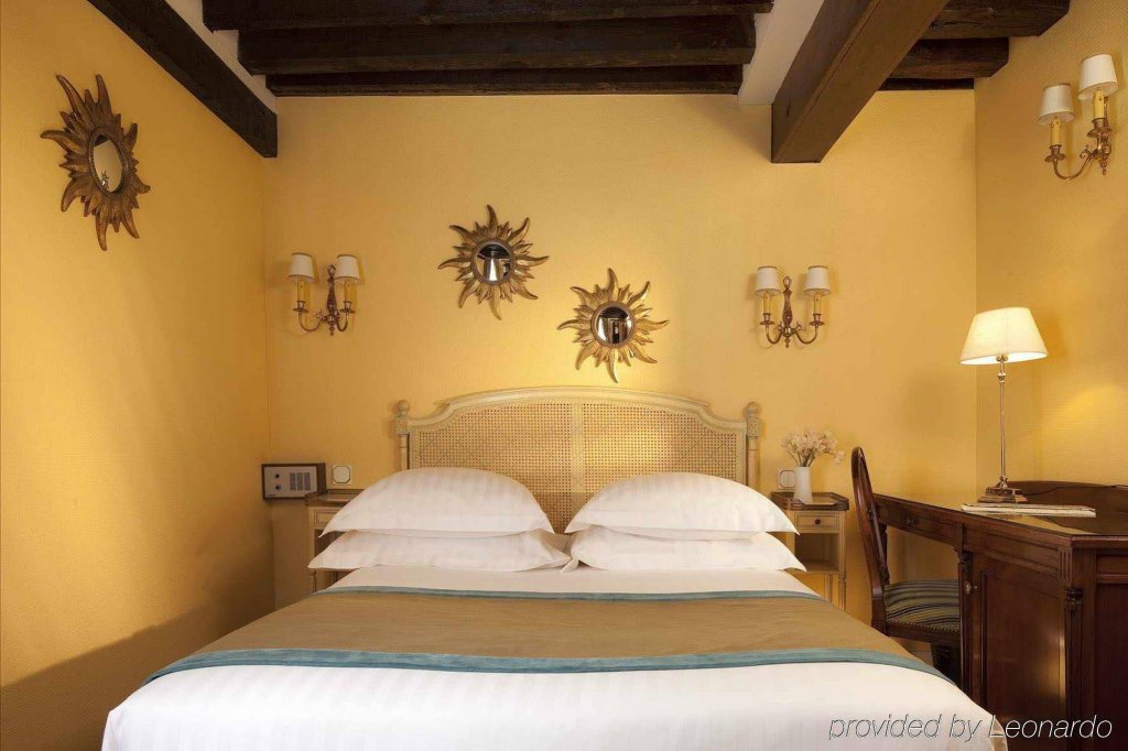 Фото Dauphine Saint Germain