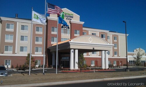 Гостиница Holiday Inn Express Hotel and Suites Elk City