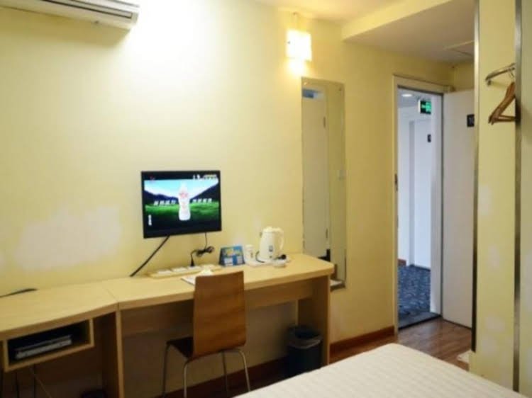 Фото 7Days Inn Ningbo Tianyi Square Zhongshan Mansion