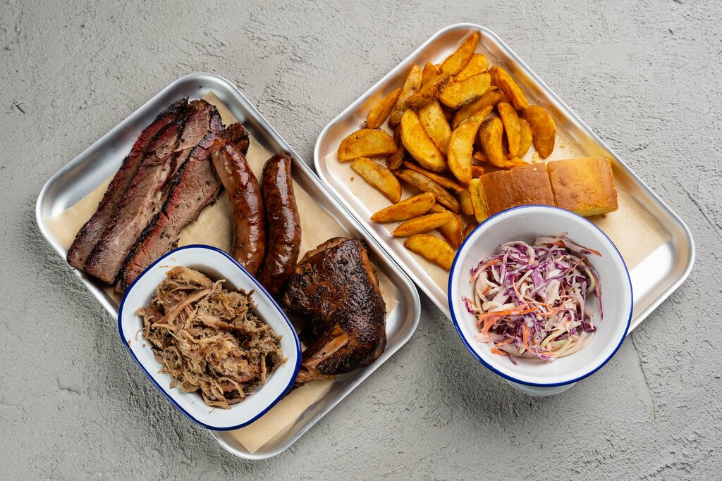 Brisket eat fun шведский пер 2 фото Барбекю-ресторан Smoke ("Смоук") по адресу улица Рубинштейна, 11 команды "Пивной