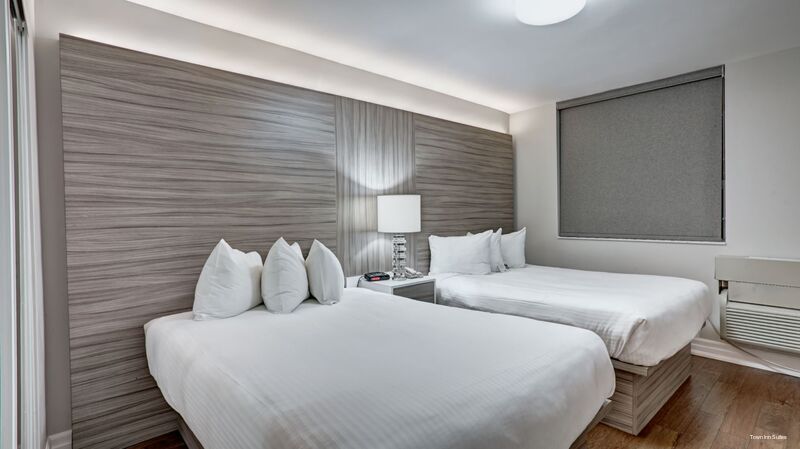 Фото Town Inn Suites