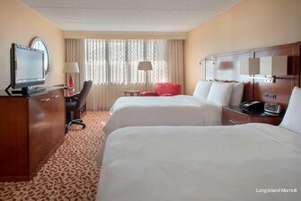 Фото Long Island Marriott