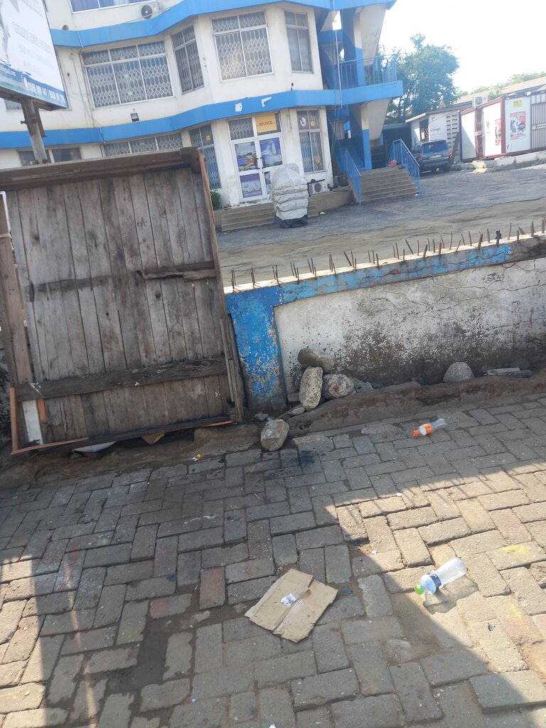 Courier services DHL Ltd, Accra, photo