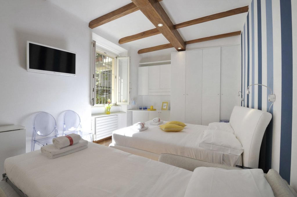 Фото At Home Heart of Milan - Manzoni