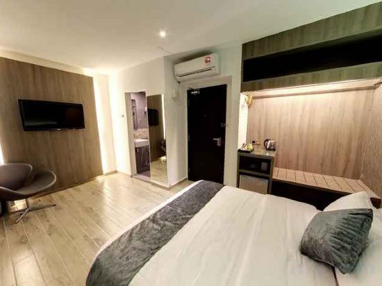 Фото Flora by Crossroads Hotel