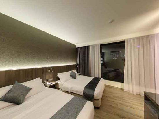 Фото Flora by Crossroads Hotel