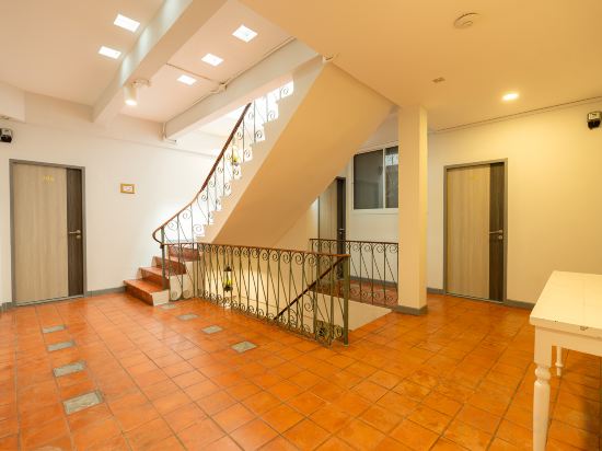 Фото Ratchadamnoen Residence