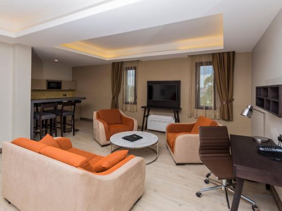 Фото Отель The Athena