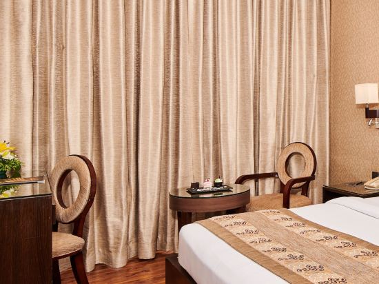 Фото Goldfinch Hotel Mumbai