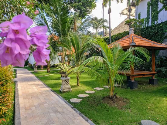 Фото Satriya Cottages