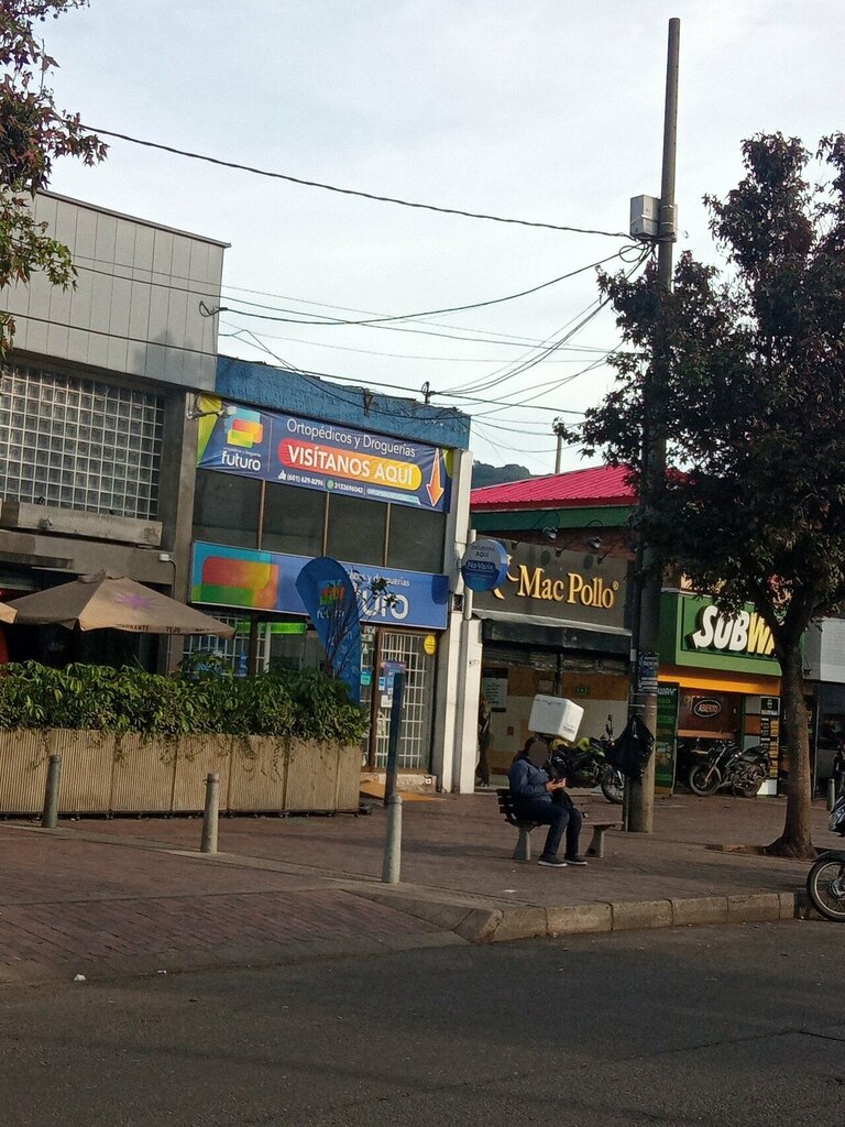 Egg and poultry meat Mac Pollo Pepe Sierra, Bogota, photo