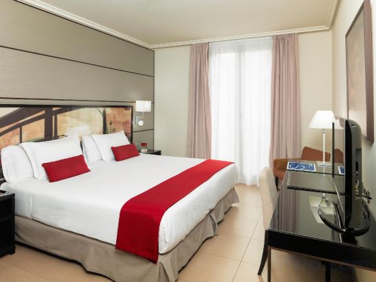 Фото Отель H10 Universitat